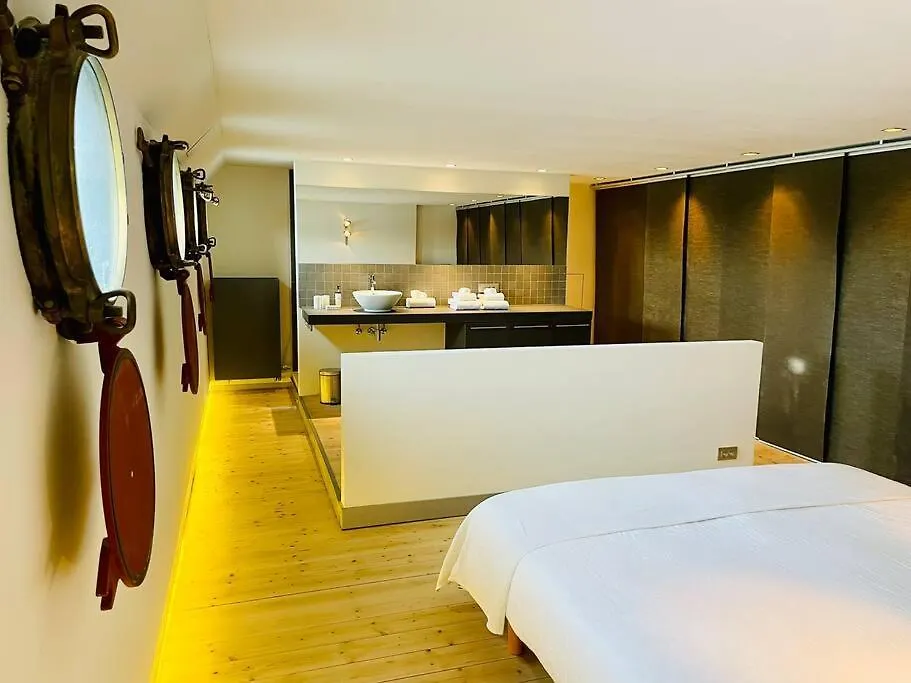 Le Grand Bordeleau Hotel Ghent Botel